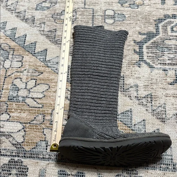 UGG Classic cardi sweater knit boot. Size 8 - Picture 8 of 10